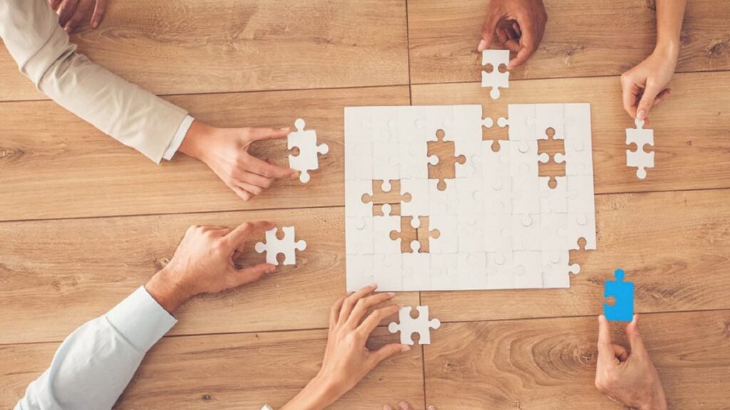 Image d'un puzzle assemblé, symbolisant l'importance de chaque étape dans le processus d'implantation pour un résultat final réussi.